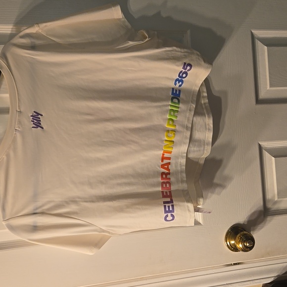 Yitty Crop Pride Tee Size 2x - Picture 2 of 3